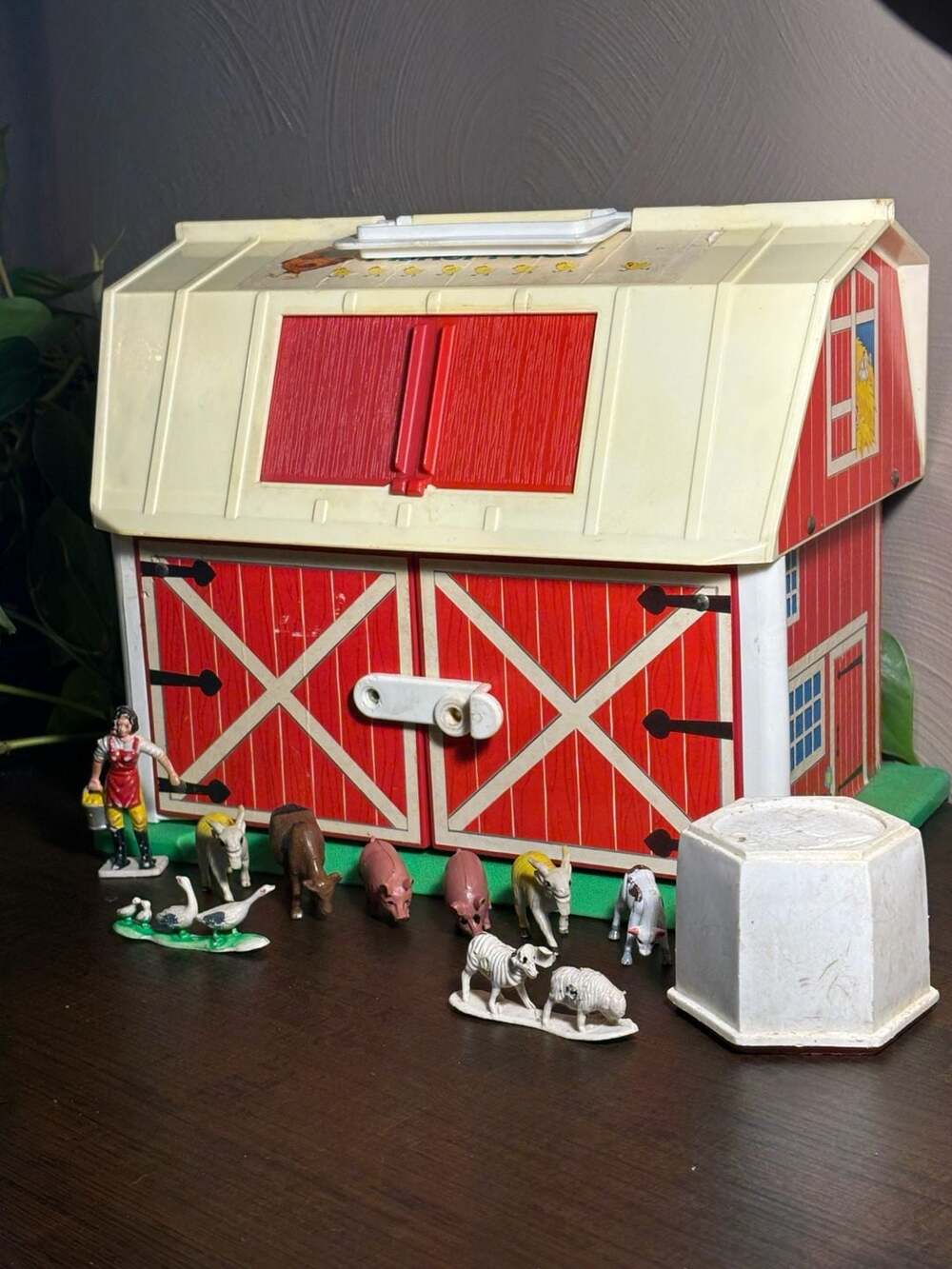 Vintage 1986 Fisher-Price Little People Farm Barn Play Set with Figures